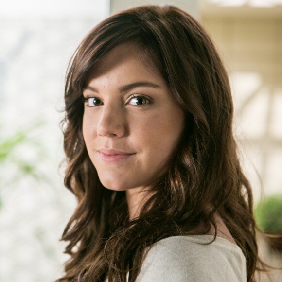 Em 'A Lei do Amor', Marina (Alice Wegmann) vai para a cama com Tiago (Humberto Carrão) após fazer proposta picante para o neto de Magnólia (Vera Holtz)