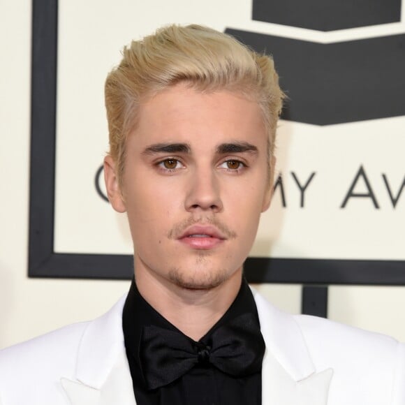 Justin Bieber dispensa bebidas alcoólicas em show no Brasil. O cantor exigiu em seu camarim apenas isotônicos e sucos naturais