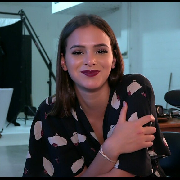 Bruna Marquezine ficou chocada com o preço da jaqueta: 'Quase um palavrão'
