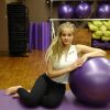 Valentina Bulc, atriz da novela 'Malhação', experimenta aula de Mat Pilates e aprova