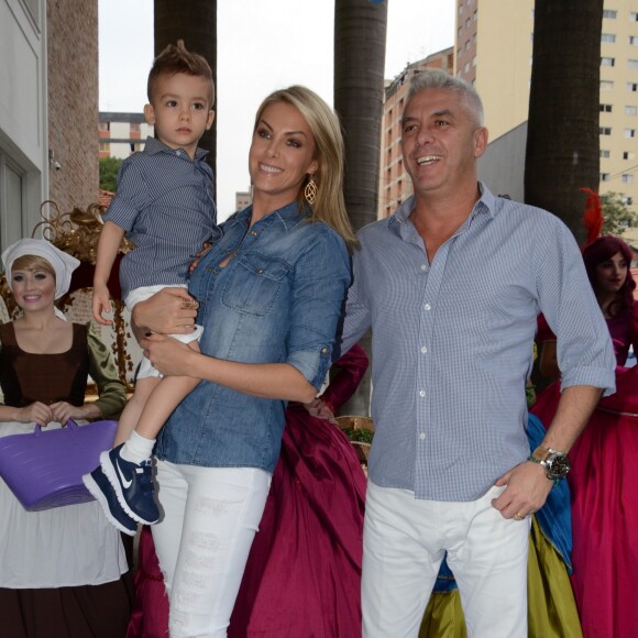 Sem o marido, Alexandre Corrêa, Ana Hickmann vai viajar com o filho para os Estados Unidos em maio 