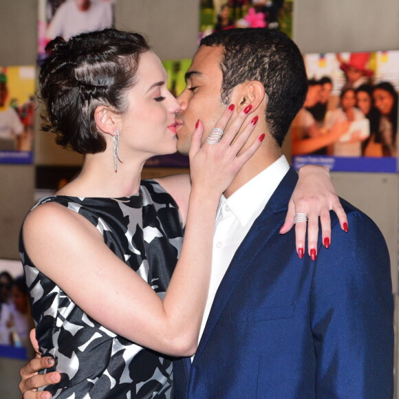 Sophia Abrahão, ao retornar para o Brasil, vai gravar clipe dirigido pelo namorado, Sérgio Malheiros