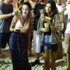 Giovanna Lancellotti curtiu o evento na companhia do namorados e de amigos na praia da Barra da Tijuca
