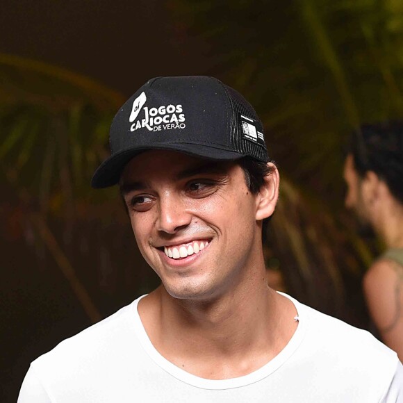 Rodrigo Simas participou de atividades esportivas no evento e na noite de domingo, 12 de março de 2017, curtiu o evento com amigos