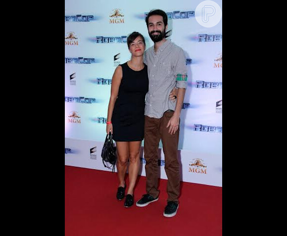 Miá Mello e o namorado, Lucas Melo, prestigiaram a pré-estreia do filme 'Robocop', no Cinépolis Lagoon, na Lagoa, Zona Sul do Rio de Janeiro, na noite desta terça-feira, 18 de fevereiro de 2014