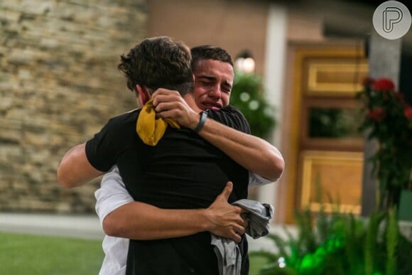 Gêmeos do 'BBB17', Antonio e Manoel choraram bastante quando deixaram o 'Big Brother Brasil'