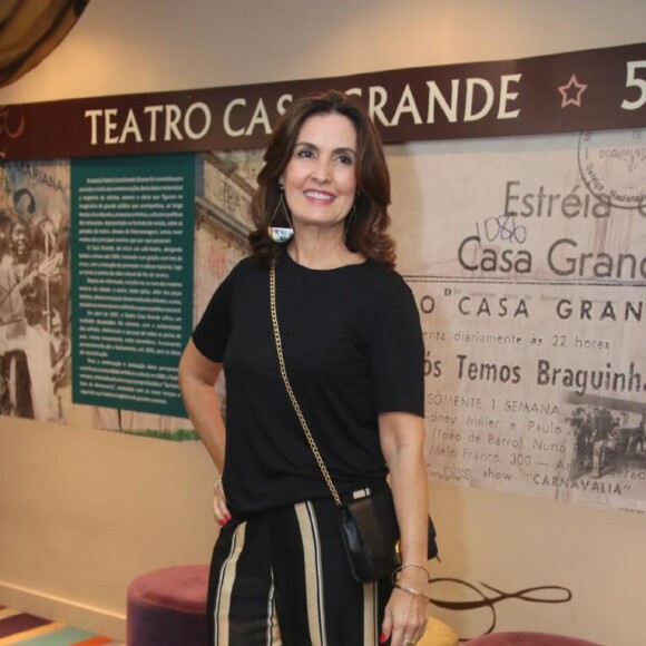 Fátima Bernardes vai à estreia da peça 'Ubu Rei', de Marco Nanini, em teatro no Leblon, Zona Sul do Rio de Janeiro