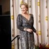 Meryl Streep passou deslumbrante pelo tapete vermelho do Oscar com um vestido da grife Lanvin. Porém, o modelo a incomodou um pouco e ela precisou dar uma ajeitada antes de anunciar o vencedor da estatueta de Melhor Ator