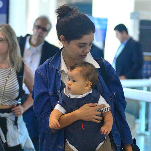 'E a manhã me trouxe o maior amor do mundo, estado de presença presente... Não fazia ideia que tudo mudaria para melhor, para mais! Ser mãe é dor e delícia. O tipo de amor mais complexo e mais simples que já senti. Sinto. E vou sentir. Porque ser mãe é definitivo!', acrescentou Sophie Charlotte