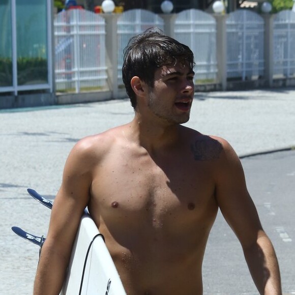 Rafael Vitti contou ainda ter achado no surfe uma forma de meditação: 'Me identifico mais'