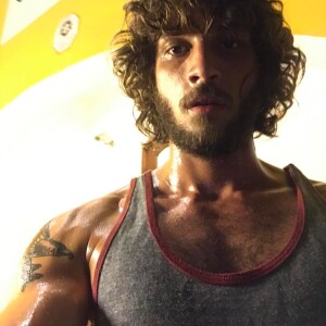 Além da musculação, Chay também ensaia as coreografias: 'É quase como se fosse um balé, com raiva, muito duro e forte, mas acaba sendo uma dança'