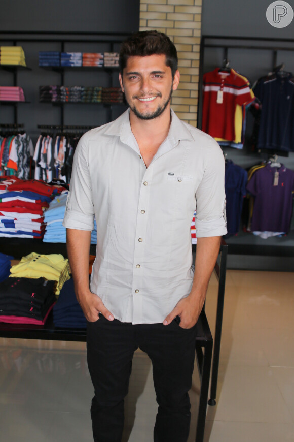 Grávida, Yanna Lavigne prestigia evento com Bruno Gissoni em São Paulo nesta terça-feira (15)