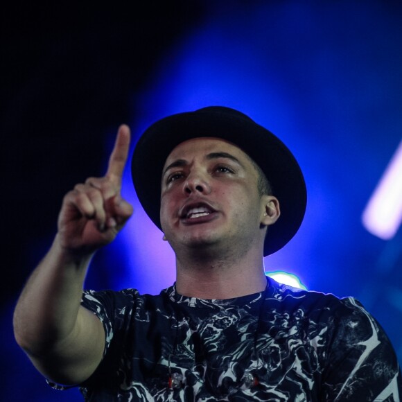 Wesley Safadão foi boicotado por rádios do Rio de Janeiro ao gravar música com Anitta e Nego do Borel