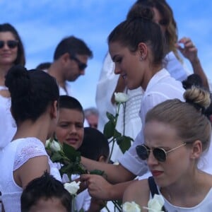 'recisamos de um mundo com mais pontes e conexões. Essa causa também é nossa. Vamos construir?', discursou a atriz, que há um ano vem se dedicando ao trabalho voluntário com crianças refugiadas do país do Oriente Médio