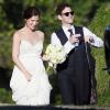O ator Justin Bartha se casou com Lia Smith em uma cerimônia no Havaí em fevereiro