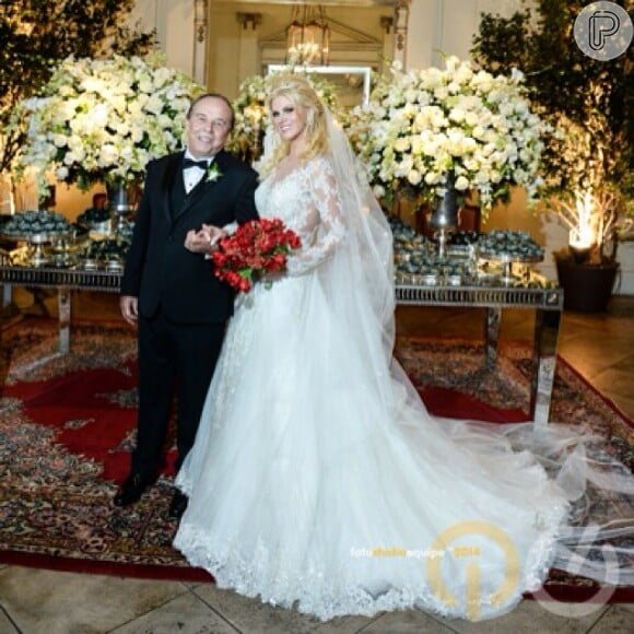 Val Marchiori se casou com o empresário Evaldo Ulinski, com quem já tem o gêmeos  Eike e Victor, de 8 anos, em maio