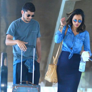 Yanna Lavigne e Bruno Gissoni desembarcaram no Aeroporto Santos Dumont, no Rio de Janeiro, nesta quarta-feira, 15 de março de 2017