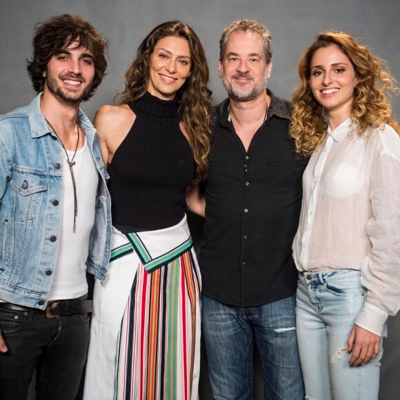 A personagem de Carol Duarte é irmã de Ruy, vivido por Fiuk, e filha de Joyce e Eugênio, papéis de Maria Fernanda Cândido e Dan Stulbach, respectivamente, na novela 'A Força do Querer'