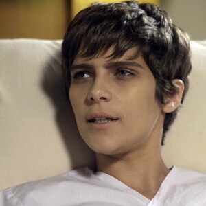 Letícia (Isabella Santoni) precisa de um transplante na novela 'A Lei do Amor'