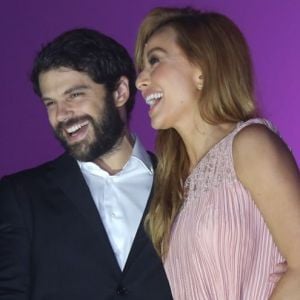 Sabrina Sato nega ter marcado data do casamento com Duda Nagle em outubro