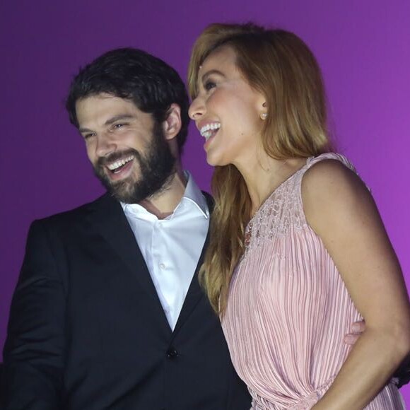 Sabrina Sato nega ter marcado data do casamento com Duda Nagle em outubro