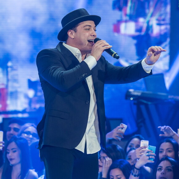 Wesley Safadão canta a música 'Você Partiu Meu Coração' com Anitta e Nego do Borel