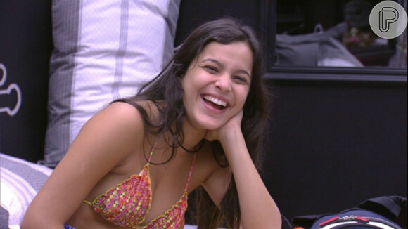Emilly revela aos participantes do 'Big Brother Brasil 17' que já se relacionou com outra mulher: 'Uma amiga minha'