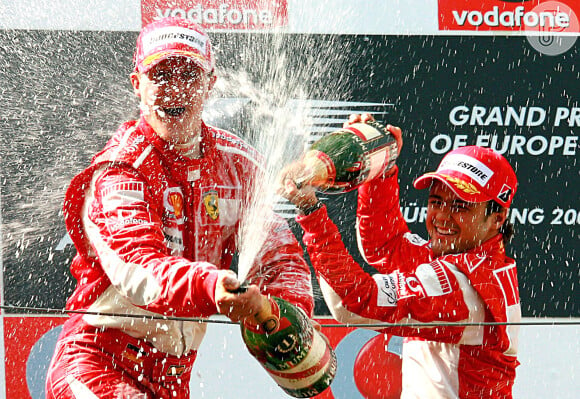 Massa disse que tentou passar a melhor energia possível para o Schumacher 'Ele está dormindo e fiquei contente, pois ele está normal'