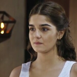 Preocupada, Joana (Maitê Padilha) pede para Asher (Rafael Gevu) não vingar a morte de Abel (Tiago Marques), na novela 'O Rico e Lázaro'