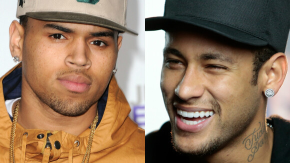 Chris Brown mostra Neymar dançando seu hit após alfinetada e web aposta: 'Treta'