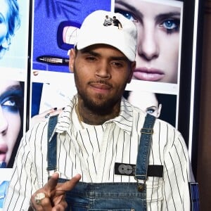 Chris Brown foi discreto na legenda: só marcou o perfil de Neymar e um símbolo de ok