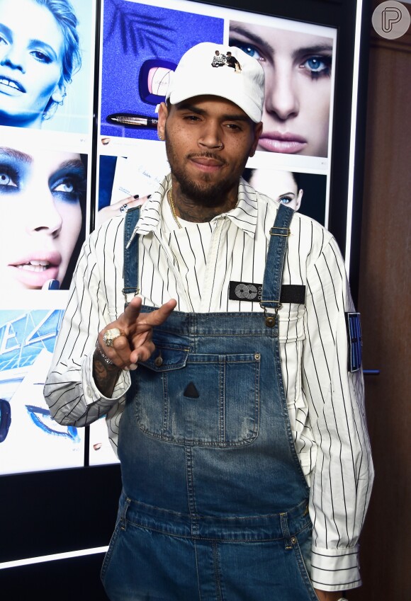 Chris Brown foi discreto na legenda: só marcou o perfil de Neymar e um símbolo de ok