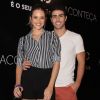 Juliana Paiva e o namorado, Juliano Laham, curtiram show no Rio na noite desta sexta-feira, 17 de março de 2017