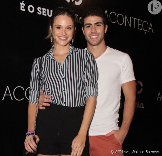 Juliana Paiva Curte Show Com Namorado Juliano Laham No Rio Fotos Purepeople