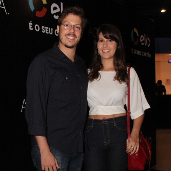 Fábio Porchat e a namorada, Nataly Mega, curtiram show no Rio na noite desta sexta-feira, 17 de março de 2017