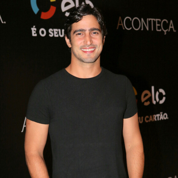 Renato Góes curtiu show no Rio na noite desta sexta-feira, 17 de março de 2017