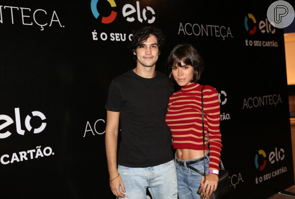 Gabriel Leone e a namorada, Carla Salle, curtiram show no Rio na noite desta sexta-feira, 17 de março de 2017