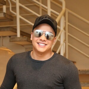 Ysis, de 2 anos, filha de Wesley Safadão e Thyane Dantas, foi clicada como uma mini blogueira e ganhou uma chuva de elogios