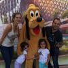 Luciano atualmente está de férias na Disney, com a mulher e as filhas gêmeas