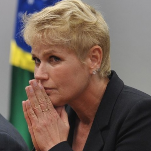 Xuxa confirmou neste domingo, 19 de março de 2017, a morte de seu pai, Luiz Floriano Meneghel