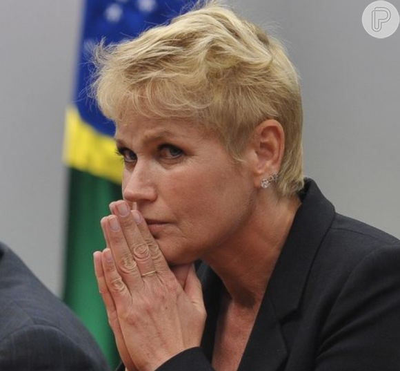 Vontade da família de Xuxa sempre foi espalhar as cinzas de seu Luiz Floriano Meneghel nas águas de Coroa Grande, na Costa Verde Fluminense, mas isso ainda não está certo