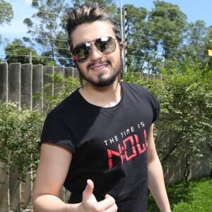 Luan Santana contou qual é a melhor tática para conquistar uma mulher; 'Cantar uma música para ela não costuma falhar não'