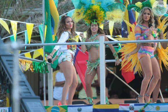 Claudia Leitte rebola ao lado de Jennifez Lopez em gravação de clipe da Copa do Mundo e é destaque em dez países por performance