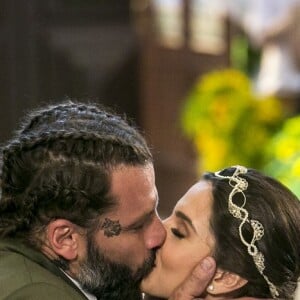 Milena (Giovanna Lancellotti) e Ralf (Henri Castelli) protagonizam o casamento do último capítulo da novela 'Sol Nascente'