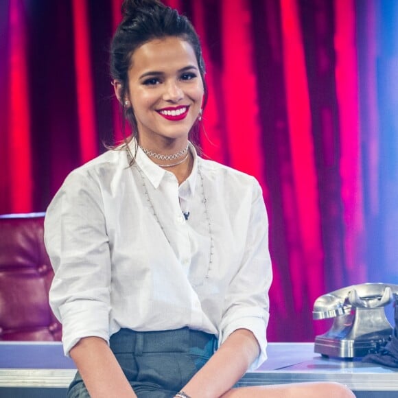 Bruna Marquezine avalia decisão de passar ano longe da TV em entrevista à revista 'Glamour' nesta terça-feira, dia 21 de março de 2017