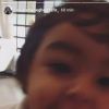 Sasha Meneghel paparicou os irmãos David e Mikael em vídeo postado no Instagram nesta quarta-feira, 22 de março de 2017