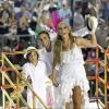 Ivete Sangalo encerrou desfile da Grande Rio no Carnaval com o marido e o filho