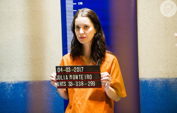 Beatriz (Louise D'Tuani) ajudará Júlia (Nathalia Dill) a sair da prisão após prestar depoimento contra Alex (Caio Paduan)