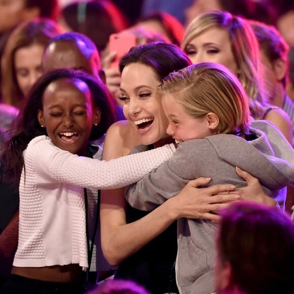 Angelina Jolie concordou em se aproximar do ex-marido para o bem-estar dos herdeiros