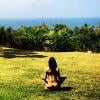 Michelle Rodriguez publica foto em sua conta do Instagram, na qual aparece nua meditando em uma paisagem, em 24 de fevereiro de 2014
